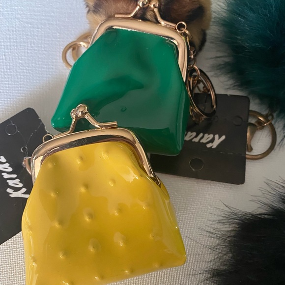 Assorted keychains - Picture 3 of 9